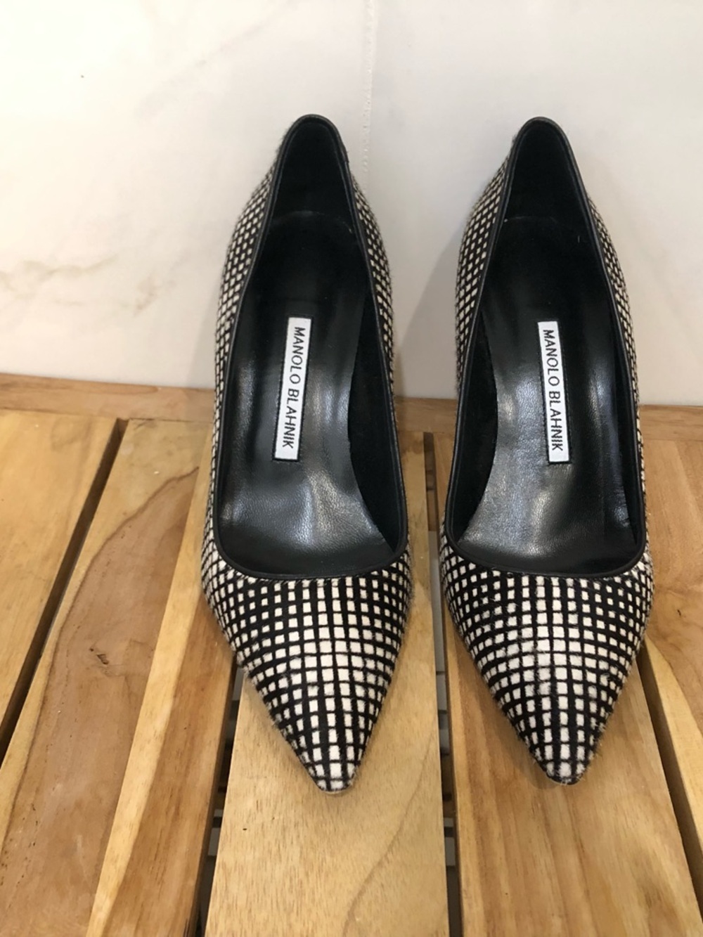 Manolo Blahnik Gingham Pony Hair Pumps  Heels Calf Fur  Windowpane 38 EU 7.5 US